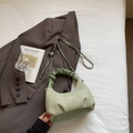 Sac coquille tissé vert clair avec poignée plissée et chaîne argentée pour l'été - Vert Sans Pendentif