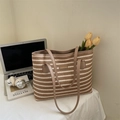 Borsa tote in paglia intrecciata a strisce marroni e bianche con manici in pelle - Cachi