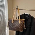 Sac fourre-tout marron foncé avec monogrammes d'ours et anses marron clair chic - Café sans Pendentif