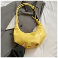 Sac hobo croissant jaune vif avec texture plissée et détail de bandoulière nouée - Sans Pendentif / Grand / Jaune