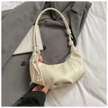 Sac hobo plissé chic couleur crème avec poignée nouée et détail de breloque en cœur - Avec Pendentif / Petit / Blanc Cassé