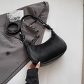 Borsa hobo nera plissettata minimalista con tracolla regolabile e dettaglio a nodo - Nero