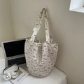 Schicker floraler Canvas-Shopper in Naturweiß aus Seersucker mit Kordelzugverschluss - Cremeweiß