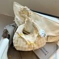 Gele geruite wolkenschoudertas met geplooide riem en witte pluche hanger - Geel met hanger