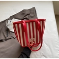 Minimalistische rot-weiß gestreifte Tragetasche mit Ledergriffen im französischen Retro-Stil - Burgunderrot
