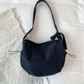 Bolso bandolera negro minimalista estilo dumpling con lazo ajustable y cordón lateral - Negro
