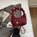 Sac à main nuage bordeaux chic avec poignée en cuir plissée et bandoulière chaîne argent - Rouge Vin Avec Pendentif