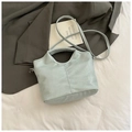 Secchiello azzurro minimalista con motivo a coccodrillo e tracolla regolabile - Senza Ciondolo / Blu