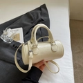Chic cream white Boston bag in premium faux leather with adjustable shoulder strap - No Pendant / Beige