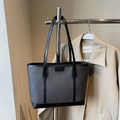 Minimalist large-capacity tote bag in grey woven texture and black leather finish - Black without Pendant