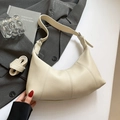 Elegante borsa baguette in pelle crema con trama litchi e tracolle regolabili - Bianco Sporco