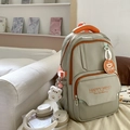 Graugrüner und oranger Nylon-Schulrucksack mit Plüschbär-Anhänger und Aufdrucken - Grün mit Anhänger
