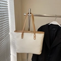 Sac fourre-tout tissé beige minimaliste avec poignées en cuir marron et rivets - Blanc Kaki Sans Pendentif