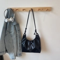 Fashionable black pleated tote bag with chain strap and elegant leather finish - Black without Pendant