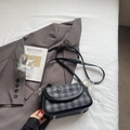 Minimalist black and grey checkered shoulder bag with heart print and pearl charm - Black With Pendant