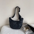 Große schwarze Nylon-Halbmond-Umhängetasche mit verstellbarem Riemen und Doppelreißverschluss - Schwarz Klein