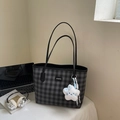 Borsa tote a scacchi nera e grigia alla moda con ciondolo a forma di stella bianca - Nero
