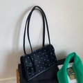 Sac à épaule noir chic à motifs cœurs avec fines lanières et fermeture à rabat classique - Noir