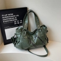 Borsa da viaggio capiente in ecopelle verde oliva con doppi manici e tracolla - Verde