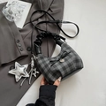 Sac croissant à carreaux gris avec nœud, pendentif cœur et breloques étoile argentées - Noir avec pendentif
