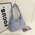 Sac bandoulière bleu clair plissé minimaliste avec bandoulière style nuage souple - Bleu