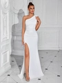 Elegante witte lange jurk met één schouder, split en gedrapeerde details voor avondfeest - XS / Wit