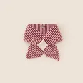 Bufanda de punto cruzada para niños con rayas rojas y blancas y textura suave - Estilo Cruzado de Rayas Finas Rojas y Blancas