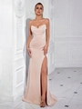 Elegante champagnerfarbene trägerlose Abendrobe mit gerafftem Oberteil und hohem Schlitz - XS / Aprikose (Schnürungs-Stil)