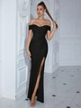 Elegantes schwarzes schulterfreies Maxikleid mit Raffung und hohem Schlitz für den Abend - XS / Schwarz