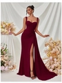 Detalle del vestido de noche burdeos con abertura lateral alta y corpiño tipo corsé - XS / Burdeos