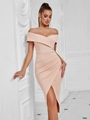 Elegant off-shoulder bodycon dress in apricot pink with stylish side ruching and a high slit - XS / Apricot