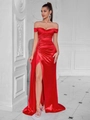 Détail de robe de soirée rouge à épaules dénudées avec plis élégants et fente haute - L / Rouge