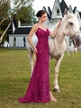 Détails de la robe de soirée à paillettes fuchsia avec fines bretelles et plis à la taille - Rose rouge