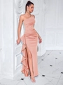 Robe de soirée élégante abricot à une épaule avec fente à volants et coupe slim en satin - XS / Rose