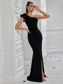 Elegante abito da sera nero monospalla con volant e spacco alto vestibilità slim - XS / Nero