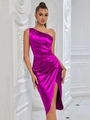Elegante abito in raso fucsia monospalla con dettagli plissettati e spacco laterale - Rosa Rosso