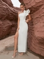 Robe de soirée blanche asymétrique avec détail floral géant et fente latérale haute - Blanc