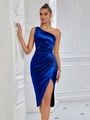 Elegante abito midi monospalla in raso blu reale con spacco e dettagli arricciati - Blu Zaffiro