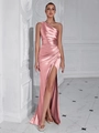 Eleganter rosafarbener Satin-Einschulterkleid mit Falten und hohem Beinschlitz für Damen - XS / Hellrosa