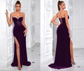 Elegantes trägerloses Abendkleid aus lila Samt mit Diamantbesatz und hohem Seitenschlitz - XS / Gummiband-Stil / Dunkelviolett