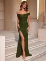 Elegantes dunkelgrünes schulterfreies Abendkleid mit Raffungen und hohem Schlitz - Grasgrün