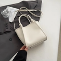 Sac seau beige chic à texture litchi avec poignées à nœuds et une bandoulière réglable - Blanc Crème (Sans Pendentif)