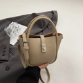 Sac seau minimaliste en cuir grainé beige avec boucle argentée et bandoulière réglable - Kaki (Sans Pendentif)