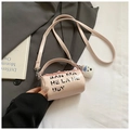 Sac cylindrique rose à bandoulière avec imprimé lettres et charm ours en peluche - Petit / Rose