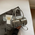 Borsa bowling argento metallizzato con doppie tasche frontali e tracolla regolabile - Argento