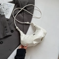 Weiße minimalistische Hobo-Umhängetasche aus weichem Leder mit dekorativem Knotengriff - Weiß Ohne Anhänger
