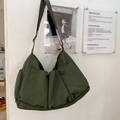 Vista dettagliata della borsa tote verde oliva capiente con tasche esterne multiple - Verde
