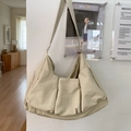 Dettaglio della borsa tote in tessuto kaki con tasche funzionali e tracolla larga - Bianco Sporco