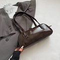 Sac baguette sous le bras en similicuir brillant marron foncé pour femme - Café (Sans Pendentif)