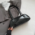 Sac à bandoulière baguette noir brillant minimaliste avec fines lanières - Noir (Sans Pendentif)